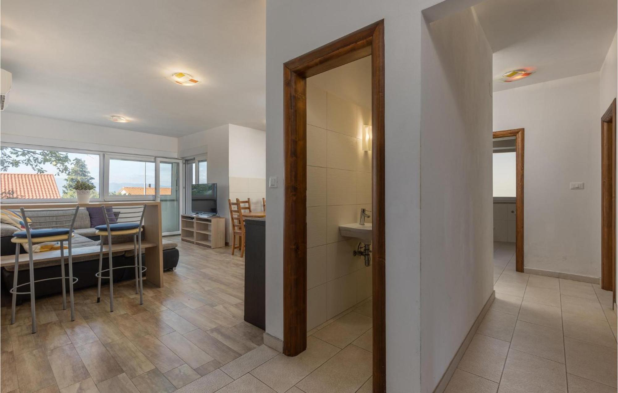 Amazing Apartment In Njivice With Kitchen Extérieur photo