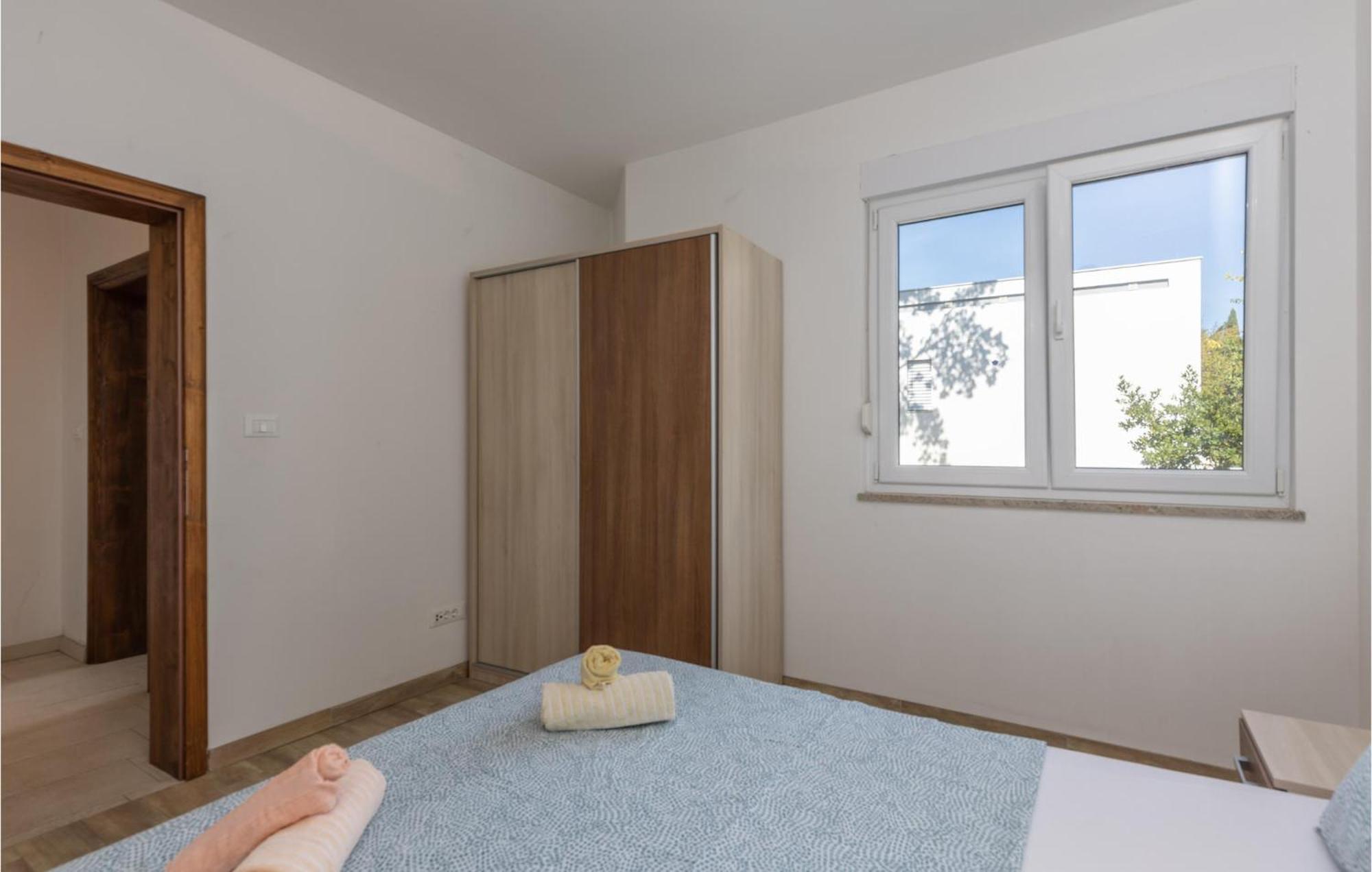 Amazing Apartment In Njivice With Kitchen Extérieur photo