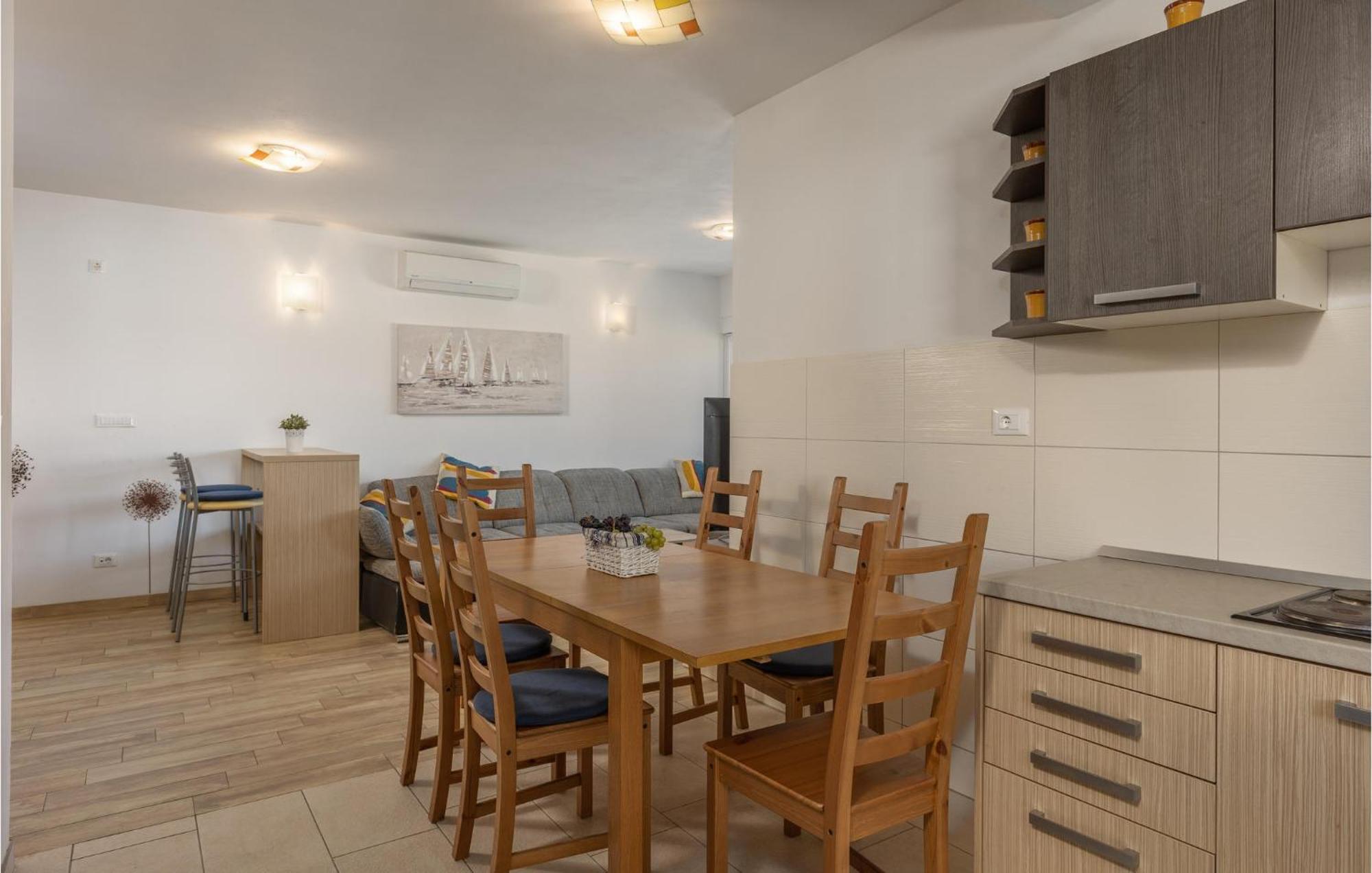 Amazing Apartment In Njivice With Kitchen Extérieur photo